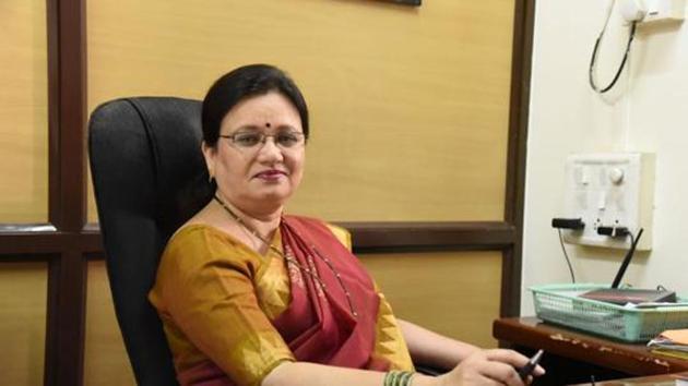 Pune mayor Mukta Tilak said that the PMC would carry out tarring of the roads again and will recover the cost from the concerned contractor and officials.(HT PHOTO) Pune mayor Mukta Tilak said that the PMC would carry out tarring of the roads again and will recover the cost from the concerned contractor and officials.(HT PHOTO)