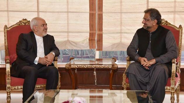 Pakistan Prime Minister Shahid Khaqan Abbasi (right) meets Iran’s foreign minister Javad Zarif in Islamabad on March 12, 2018. Zarif is on a three-day official visit to Pakistan.(AFP)