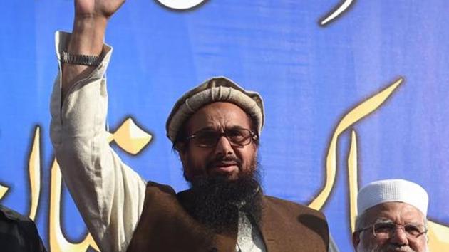 Pakistani head of the Jamaat-ud-Dawa (JuD) organisation Hafiz Saeed (C) waves to protesters as they gather in a rally to mark Kashmir Solidarity Day in Lahore on February 5, 2018. (AFP File Photo) Pakistani head of the Jamaat-ud-Dawa (JuD) organisation Hafiz Saeed (C) waves to protesters as they gather in a rally to mark Kashmir Solidarity Day in Lahore on February 5, 2018. (AFP File Photo)