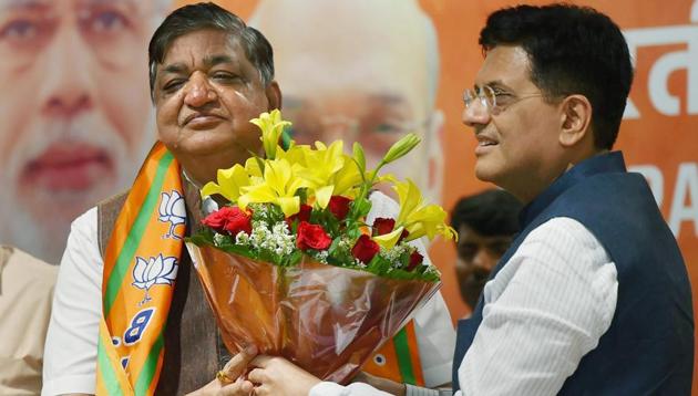 Senior Samajwadi Party leader and Rajya Sabha MP Naresh Agarwal is welcomed by Union minister Piyush Goyal as he joins BJP at party headquarters in New Delhi on Monday.(PTI) Senior Samajwadi Party leader and Rajya Sabha MP Naresh Agarwal is welcomed by Union minister Piyush Goyal as he joins BJP at party headquarters in New Delhi on Monday.(PTI)