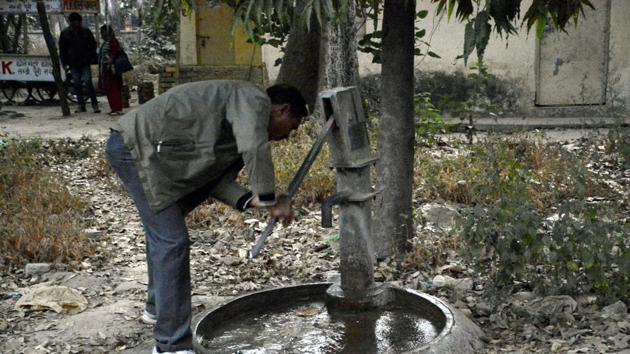 UP Jal Nigam has decided to provide solar-powered submersible pumps and piped water supplies to affected villages in western UP. (HT File Photo) UP Jal Nigam has decided to provide solar-powered submersible pumps and piped water supplies to affected villages in western UP. (HT File Photo)