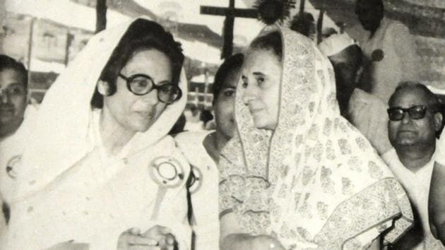 Begum Hamida Habibullah with former Prime Minister Indira Gandhi.(HT File Photo)