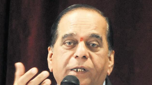 D.S.Kulkarni and his wife Hemanti were arrested from a hotel in Delhi during the wee hours of February 17, by a team of Pune police crime branch. (HT PHOTO) D.S.Kulkarni and his wife Hemanti were arrested from a hotel in Delhi during the wee hours of February 17, by a team of Pune police crime branch. (HT PHOTO)