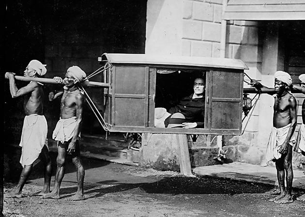 Plain tales from the Raj: An English merchant in a palanquin, 1922.(UIG via Getty Images) Plain tales from the Raj: An English merchant in a palanquin, 1922.(UIG via Getty Images)