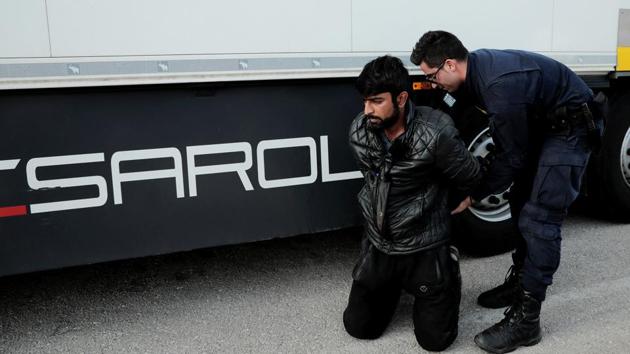 In 2016, 1,040 people were arrested. Those arrested are held at most overnight before they are released, and many try their luck again the following day. (Alkis Konstantinidis / REUTERS) In 2016, 1,040 people were arrested. Those arrested are held at most overnight before they are released, and many try their luck again the following day. (Alkis Konstantinidis / REUTERS)