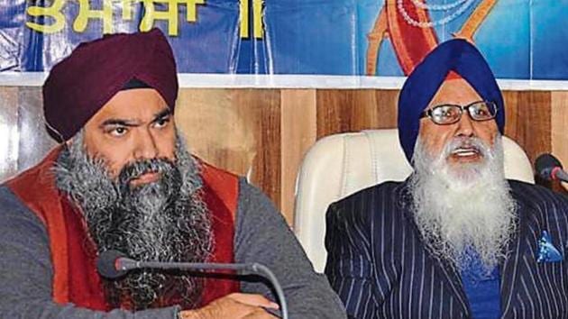 Former chief of Khalsa Diwan Charanjit Singh Chadha (R) with his now deceased son Inderpreet Singh. (HT File) Former chief of Khalsa Diwan Charanjit Singh Chadha (R) with his now deceased son Inderpreet Singh. (HT File)
