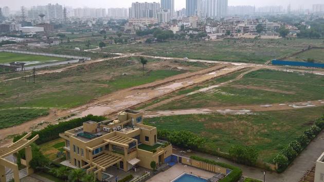 Huda will be spending over Rs 40 crore for the purchase of land in order to complete the road (HT Photo) Huda will be spending over Rs 40 crore for the purchase of land in order to complete the road (HT Photo)