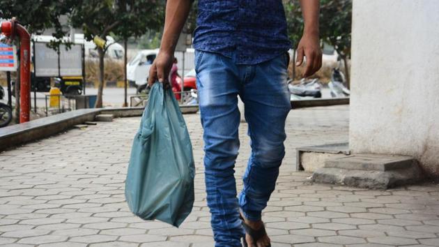 85% of shopkeepers said that they are aware of pollution caused by plastic bags, read the survey report.(HT Photo)