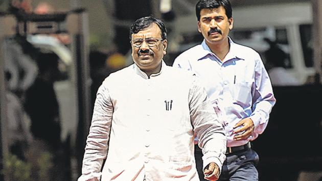 FM Sudhir Mungantiwar said the govt is trying to get compensation from Centre against scrapping of LBT. (Kunal Patil/HT Photo) FM Sudhir Mungantiwar said the govt is trying to get compensation from Centre against scrapping of LBT. (Kunal Patil/HT Photo)