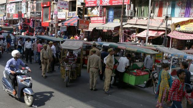 Thursday’s drive was conducted along the arterial road connecting sectors 1, 15, 16 and 18, starting at Gol Chakkar and ending at the Sector 18 Metro station. (HT Photo) Thursday’s drive was conducted along the arterial road connecting sectors 1, 15, 16 and 18, starting at Gol Chakkar and ending at the Sector 18 Metro station. (HT Photo)