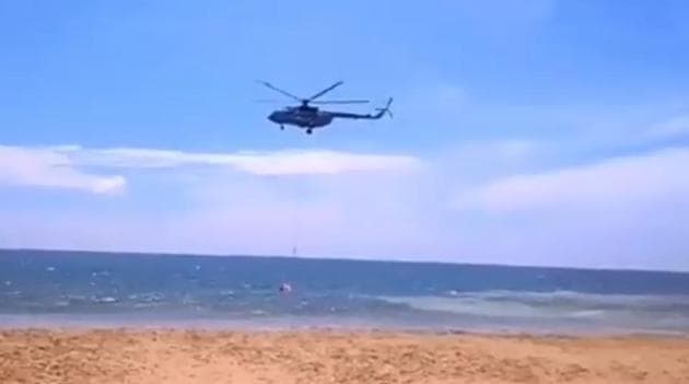 Bambi Bucket Operations at Shangumugam Beach, Thiruvanathapuram, Kerala. (Indian Air Force/Twitter) Bambi Bucket Operations at Shangumugam Beach, Thiruvanathapuram, Kerala. (Indian Air Force/Twitter)