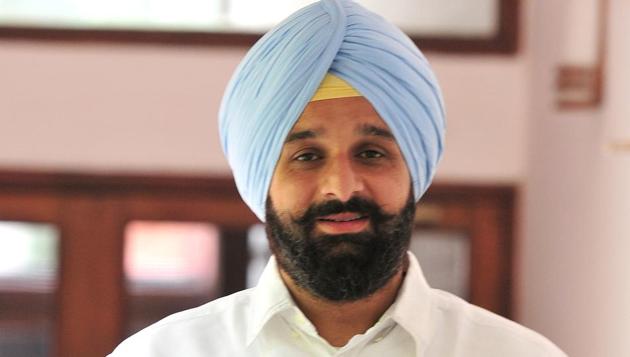 A private TV channel on Thursday evening claimed that “STF report has prima facie found evidence against Majithia and recommended further probe”. However, Hindustan Times could not verify it. (HT File) A private TV channel on Thursday evening claimed that “STF report has prima facie found evidence against Majithia and recommended further probe”. However, Hindustan Times could not verify it. (HT File)