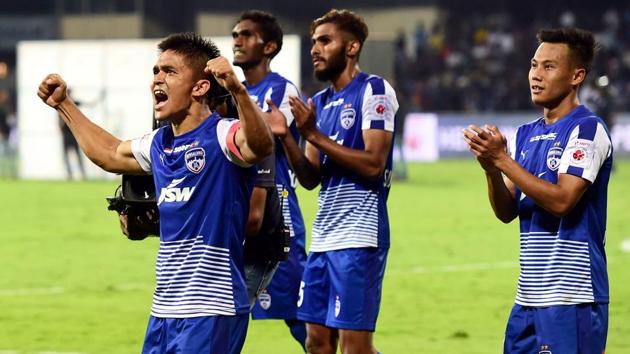 Bengaluru FC skipper Sunil Chettri celebrates with teammates after winning the Indian Super League (ISL) second leg semi-final against FC Pune City at the Sree Kanteerava Stadium in Bangalore on March 11, 2018.(PTI)