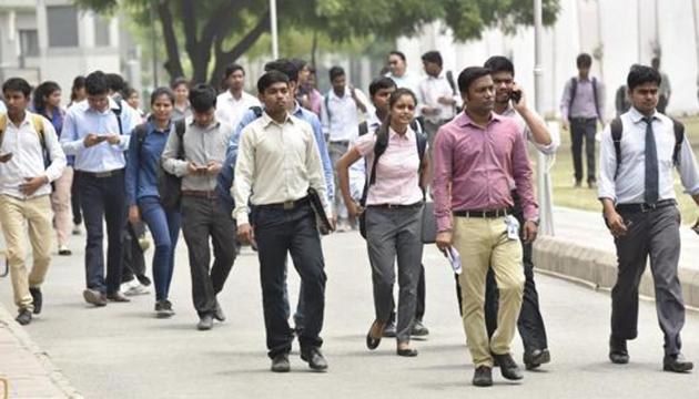 Only final-year students (2017-18) and students who graduated in the academic year 2016-17 from affiliated colleges will be allowed to participate in the job fair.(Virendra Singh Gosain/HT PHOTO)