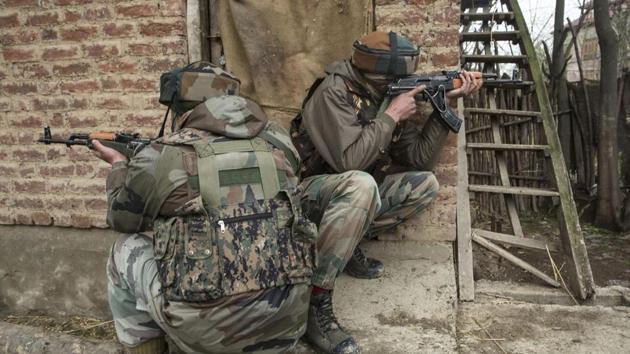 Army soldiers take positions near a gunbattle area between militants and military forces at Balhama area of Khunmoh on the outskirts of Srinagar, on March 15, 2018.(Waseem Andrabi / HT Photo)