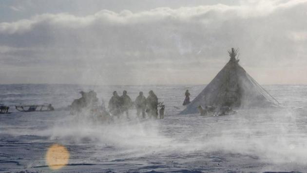 A few months ago, election officials met with the head of one of the communities and fixed where the herds would be during these two weeks. Officials then flew 400 km to meet them. If the coordinates had been even a few points off or the weather unncertain, meeting in the snowy flats would have been impossible. (Sergei Karpukhin / REUTERS) A few months ago, election officials met with the head of one of the communities and fixed where the herds would be during these two weeks. Officials then flew 400 km to meet them. If the coordinates had been even a few points off or the weather unncertain, meeting in the snowy flats would have been impossible. (Sergei Karpukhin / REUTERS)