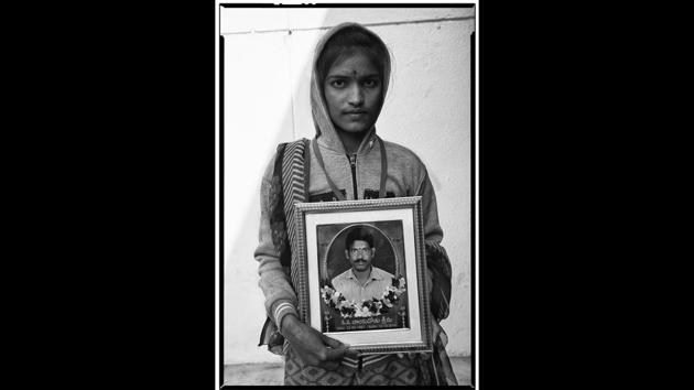 Venela with a photo of her father W Srinu, a Telangana tenant farmer who had an outstanding loan of Rs 13 lakhs.  (Vijay Jodha) 