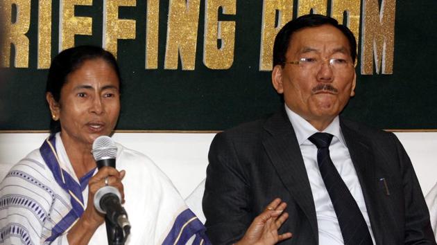 Bengal chief minister Mamata Banerjee sharing a light moment with Sikkim chief minister Pawan Chamling at a media conference in Siliguri on Friday. (HT Photo) Bengal chief minister Mamata Banerjee sharing a light moment with Sikkim chief minister Pawan Chamling at a media conference in Siliguri on Friday. (HT Photo)