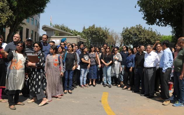 The homebuyers met the managing director of the DLF on Saturday and sought an assurance on the delivery of their apartments. (Parveen Kumar/HT PHOTO) The homebuyers met the managing director of the DLF on Saturday and sought an assurance on the delivery of their apartments. (Parveen Kumar/HT PHOTO)