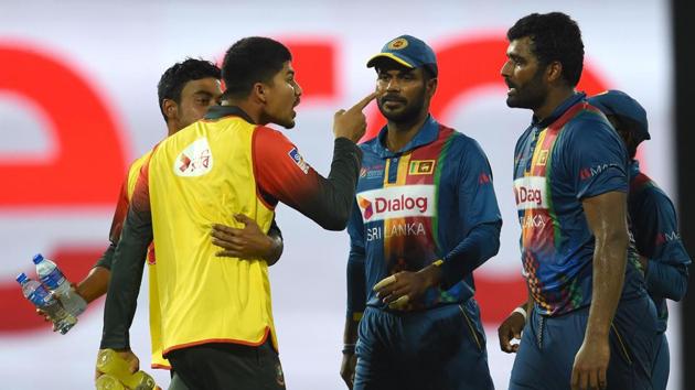 Bangladesh's Nurul Hasan (2L) exchanges words with Sri Lanka's skipper Thisara Perera (R) during the sixth T20 cricket match at the Nidahas Trophy at the R Premadasa stadium in Colombo on Friday.(AFP)
