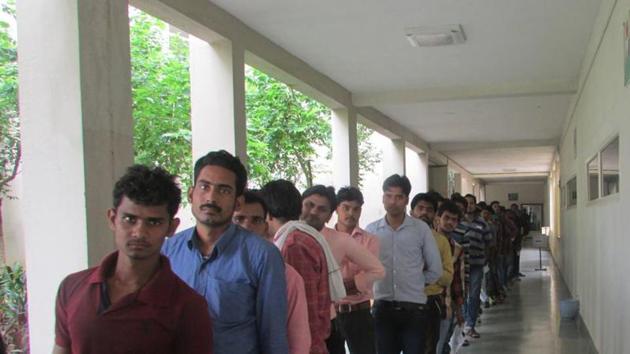 About 16 lakh candidates have applied for the constable recruitment examination. (HT) About 16 lakh candidates have applied for the constable recruitment examination. (HT)