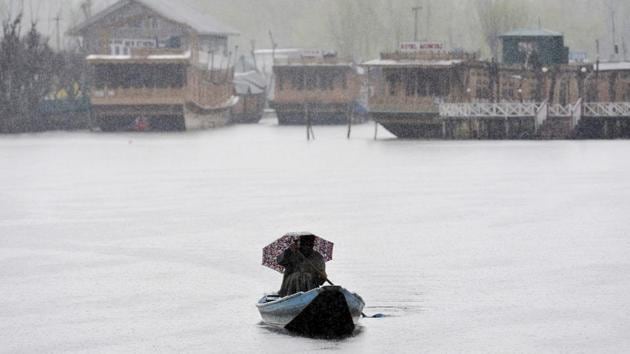 A boatman rows his boat in Dal Lake during rainfall in Srinagar on March 15. (Waseem Andrabi / HT Photo) A boatman rows his boat in Dal Lake during rainfall in Srinagar on March 15. (Waseem Andrabi / HT Photo)