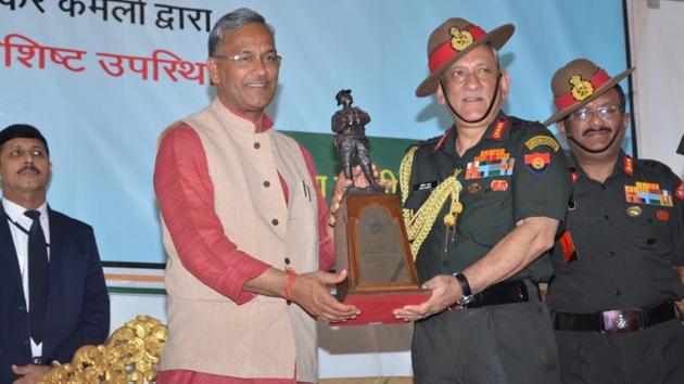 Army chief General Bipin Rawat with chief minister Trivendra Singh Rawat in Dehradun on Sunday.(HT Photo)