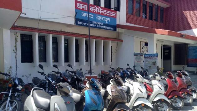 2 held for forging Aadhaar, PAN to finance 30 two-wheelers in Doon - Hindustan Times