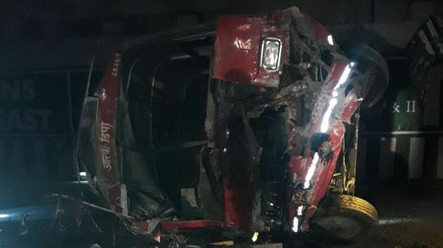 The damaged bus after it hit a divider and fell off the Yamuna Expressway into an underpass cabin just ahead of Jaypee Sportscity in Greater Noida. (HT PHOTO) The damaged bus after it hit a divider and fell off the Yamuna Expressway into an underpass cabin just ahead of Jaypee Sportscity in Greater Noida. (HT PHOTO)