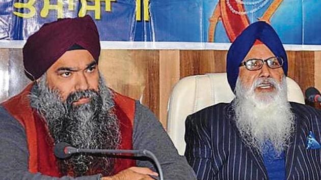 Former chief of Khalsa Diwan Charanjit Singh Chadha (R) with his now-deceased son Inderpreet Singh.(HT File)