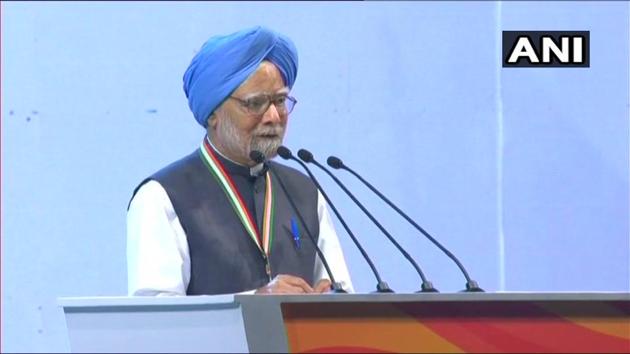 Former Prime Minister Manmohan Singh addresses Congress’ plenary session in New Delhi.(ANI Photo)