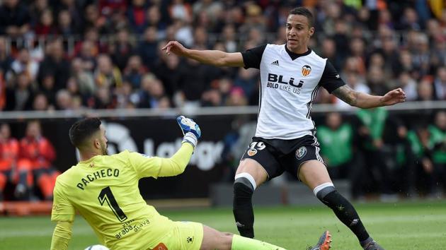 Valencia's Rodrigo Moreno (R) shoots in front of Alaves' Spanish goalkeeper Fernando Pacheco during a La Liga match at the Mestalla stadium in Valencia on Saturday. (AFP) Valencia's Rodrigo Moreno (R) shoots in front of Alaves' Spanish goalkeeper Fernando Pacheco during a La Liga match at the Mestalla stadium in Valencia on Saturday. (AFP)