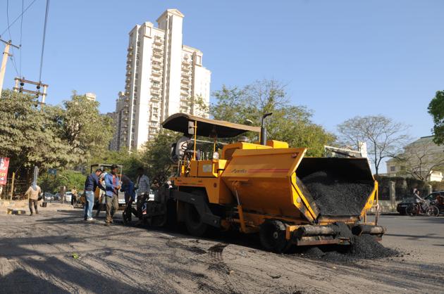 DLF Phase-4 residents had recently told deputy mayor Sunita Yadav, a resident of Sushant Lok-1, that the last partial repair work was carried out three years ago and that the road had become non-motorable. (Parveen Kumar/HT PHOTO) DLF Phase-4 residents had recently told deputy mayor Sunita Yadav, a resident of Sushant Lok-1, that the last partial repair work was carried out three years ago and that the road had become non-motorable. (Parveen Kumar/HT PHOTO)