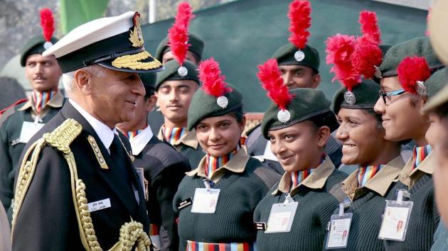 Navy chief Admiral Sunil Lanba interacts with cadets, during his visit to NCC Republic Day Parade Camp 2018, in New Delhi.(PTI file photo)