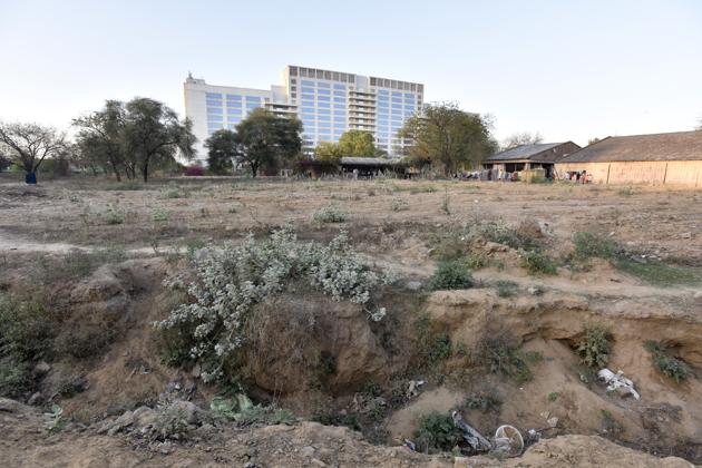 The move to set up temporary parking lots on vacant plots assumes significance as, apart from certain areas around the Mall Mile and the Golf Course Road, unauthorised parking remains a major hassle across the city. (Sanjeev Verma/HT PHOTO) The move to set up temporary parking lots on vacant plots assumes significance as, apart from certain areas around the Mall Mile and the Golf Course Road, unauthorised parking remains a major hassle across the city. (Sanjeev Verma/HT PHOTO)