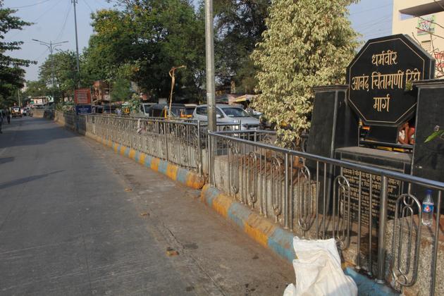 Owing to the error, fleet cabs drivers or delivery boys would often find it difficult to find the area. (Praful Gangurde/HT) Owing to the error, fleet cabs drivers or delivery boys would often find it difficult to find the area. (Praful Gangurde/HT)
