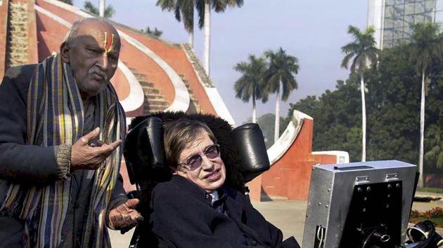 In this file photo dated January 15, 2001, a guide explains to Stephen Hawking how the monuments at Jantar Mantar were used for astronomy in New Delhi.(PTI File Photo)