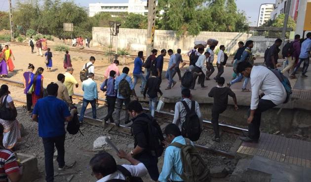 There were large crowds at stations on the harbour line. Here, people cross tracks at Vashi. (Bachchan Kumar) There were large crowds at stations on the harbour line. Here, people cross tracks at Vashi. (Bachchan Kumar)