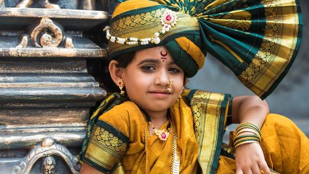 A young girl shows off her navari at the Girgaum rally. (Pratik Chorge/HT Photo) 