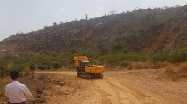 NGT issues notice to central and state governments, and private company asking them to clarify why the project should not be stopped. (HT Photo) NGT issues notice to central and state governments, and private company asking them to clarify why the project should not be stopped. (HT Photo)