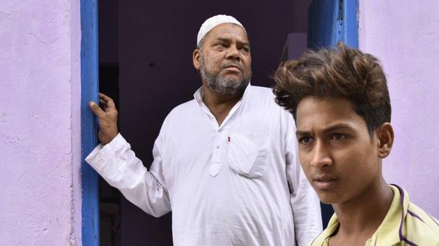 The Supreme Court today sought the Centre’s response on a plea seeking a CBI probe into the Ballabhgarh, Haryana mob lynching case in which 17-year-old Junaid Khan was stabbed to death on a train in June last year. Junaid’s father Jalaluddin, through his counsel, had filed the petition on October 26 last year in the High Court, seeking a probe by an independent agency like CBI. (Arun Sharma / HT Archive) The Supreme Court today sought the Centre’s response on a plea seeking a CBI probe into the Ballabhgarh, Haryana mob lynching case in which 17-year-old Junaid Khan was stabbed to death on a train in June last year. Junaid’s father Jalaluddin, through his counsel, had filed the petition on October 26 last year in the High Court, seeking a probe by an independent agency like CBI. (Arun Sharma / HT Archive)