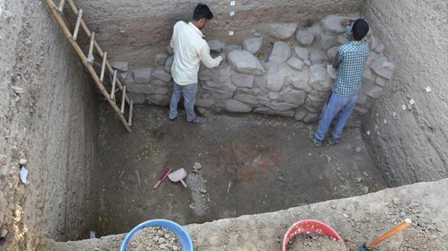 Previous digs in the 1970s and 2013-14 reached as far back as the Mauryan Era – 4th to 2nd century BCE. The ongoing excavations this year have uncovered a layer of simple grey ware and simple red ware, below the layer of Mauryan-era artefacts, which shows the presence of a pre-Mauryan settlement here at the time of the 16 Mahajanapadas or kingdoms. (Arvind Yadav / HT Photo) Previous digs in the 1970s and 2013-14 reached as far back as the Mauryan Era – 4th to 2nd century BCE. The ongoing excavations this year have uncovered a layer of simple grey ware and simple red ware, below the layer of Mauryan-era artefacts, which shows the presence of a pre-Mauryan settlement here at the time of the 16 Mahajanapadas or kingdoms. (Arvind Yadav / HT Photo)