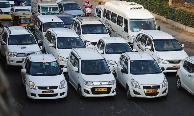 The protest by OLA and Uber cab drivers had a marginal effect on service in city on Monday. Commuters reported a slight surge in rate a longer waiting time.(Parveen Kumar/HT)