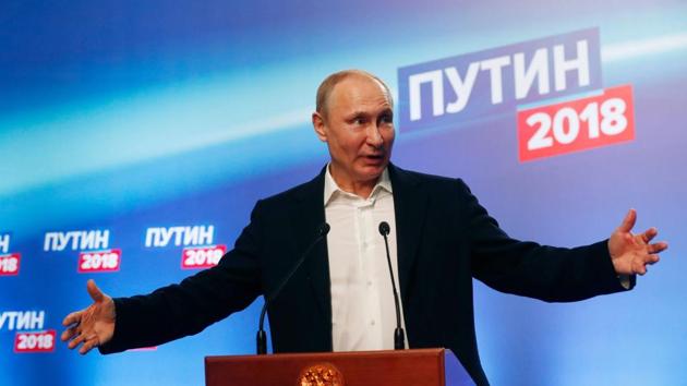 President Vladimir Putin interacts with the media at his campaign headquarters in Moscow on March 18, 2018. (AFP Photo) President Vladimir Putin interacts with the media at his campaign headquarters in Moscow on March 18, 2018. (AFP Photo)