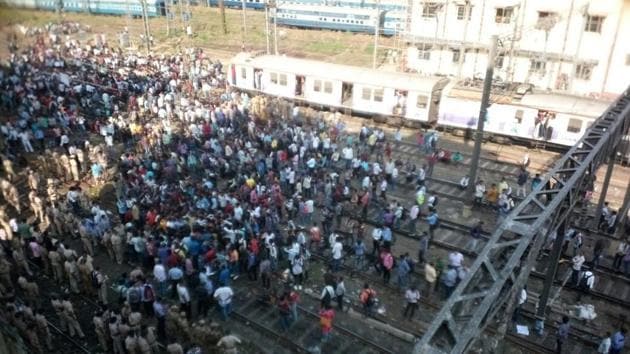 Railway traffic affected as ‘rail-roko’ agitation by railway job aspirants, continues at Dadar railway station.(Vijay Anand Gupta/HT Photo)