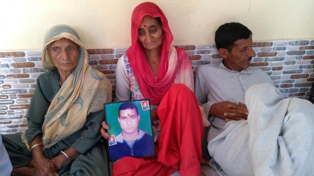 Grandmother, mother (centre) and father of Aman Kumar grieving his death at Passu village near Dharamshala, after Sushma swaraj confirmed he had been killed in Iraq.(HT Photo)