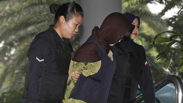 Vietnamese Doan Thi Huong, center, is escorted by police as she arrives for a court hearing at the Shah Alam High Court in Shah Alam, Malaysia, on March 20, 2018.(AP Photo) Vietnamese Doan Thi Huong, center, is escorted by police as she arrives for a court hearing at the Shah Alam High Court in Shah Alam, Malaysia, on March 20, 2018.(AP Photo)