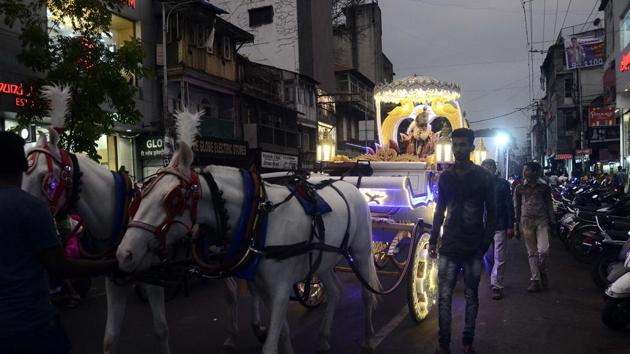 A view of the procession of Zulelal organised by Sindhi Seva Dal, Pune  on the occasion of Sindhi New Year and Zulelal's birth anniversary on MG road in Pune.  (RAVINDRA JOSHI/HT PHOTO ) 