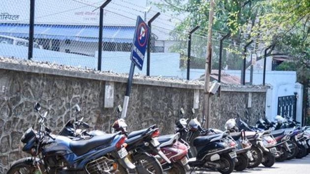 Vehicles parked in No Parking zone on Parbhat road Lane no.1 in Pune.(Sanket Wankhade/HT PHOTO) Vehicles parked in No Parking zone on Parbhat road Lane no.1 in Pune.(Sanket Wankhade/HT PHOTO)