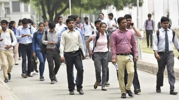 The facility provides that a fixed term worker would not be entitled to any notice or pay in lieu of that, if his/her services are terminated or in case of non-renewable of contract or expiry of term of employment.(Virendra Singh Gosain/HT PHOTO) The facility provides that a fixed term worker would not be entitled to any notice or pay in lieu of that, if his/her services are terminated or in case of non-renewable of contract or expiry of term of employment.(Virendra Singh Gosain/HT PHOTO)